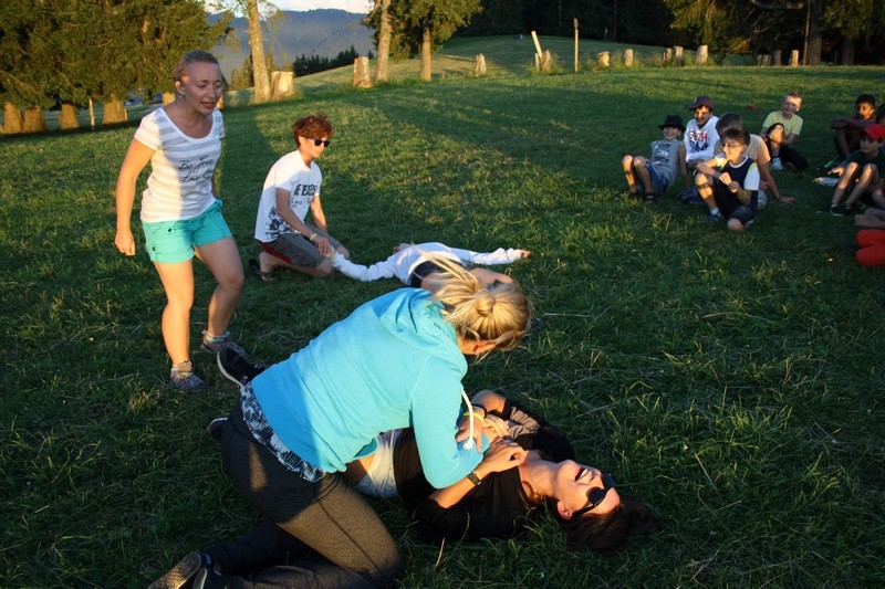 Village Camps International Summer Camp Leysin, Switzerland 2026-08-15 https://www.villagecamps.com/journals_admin/images/703-14-campfire (76).jpg
